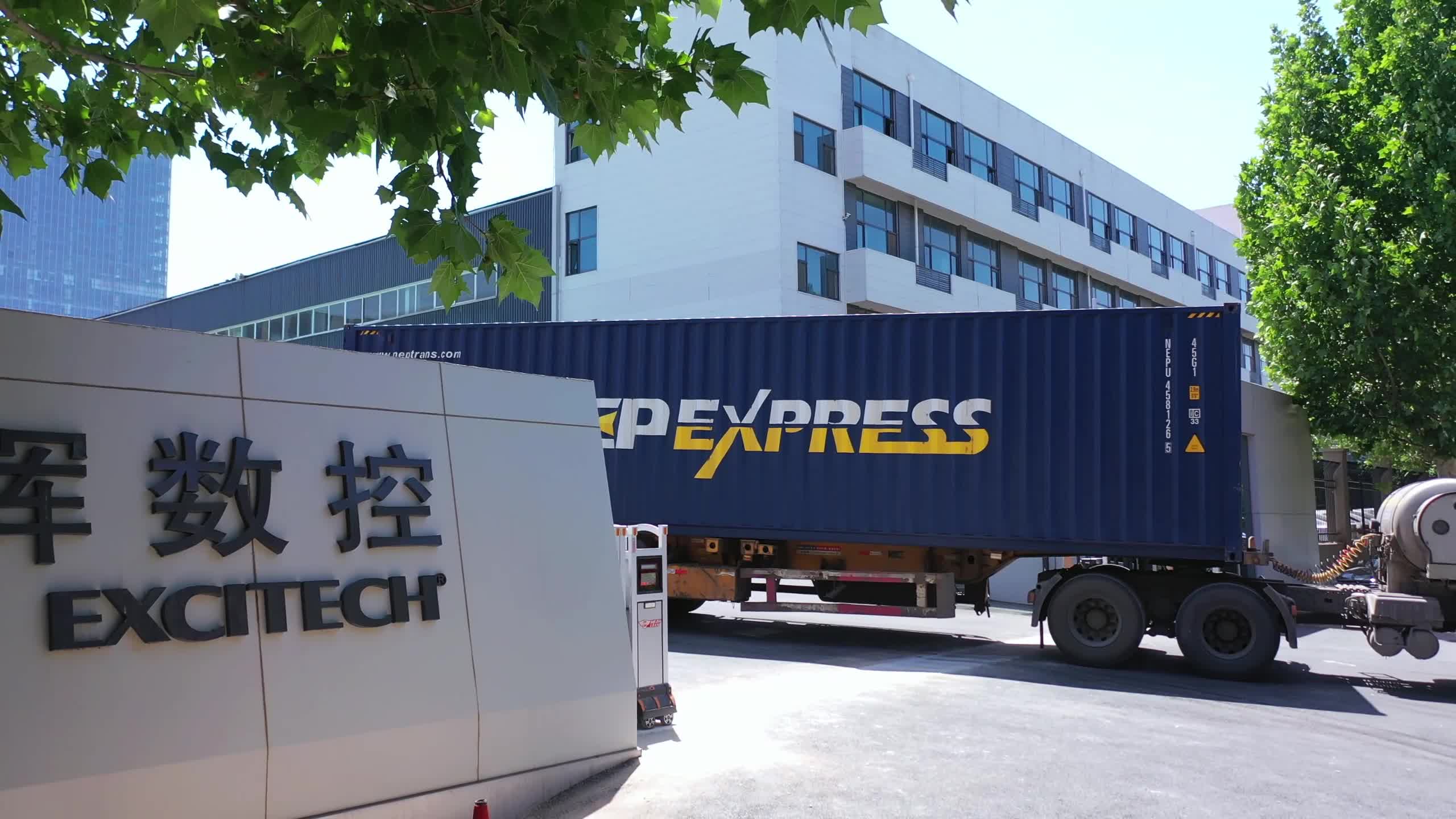 Excitech தொழிற்சாலை வாடிக்கையாளர்களின் ஆர்டர்களை அனுப்புகிறது. வாடிக்கையாளரின் தொழிற்சாலைக்கு பொருட்களை பாதுகாப்பாக வழங்கவும்